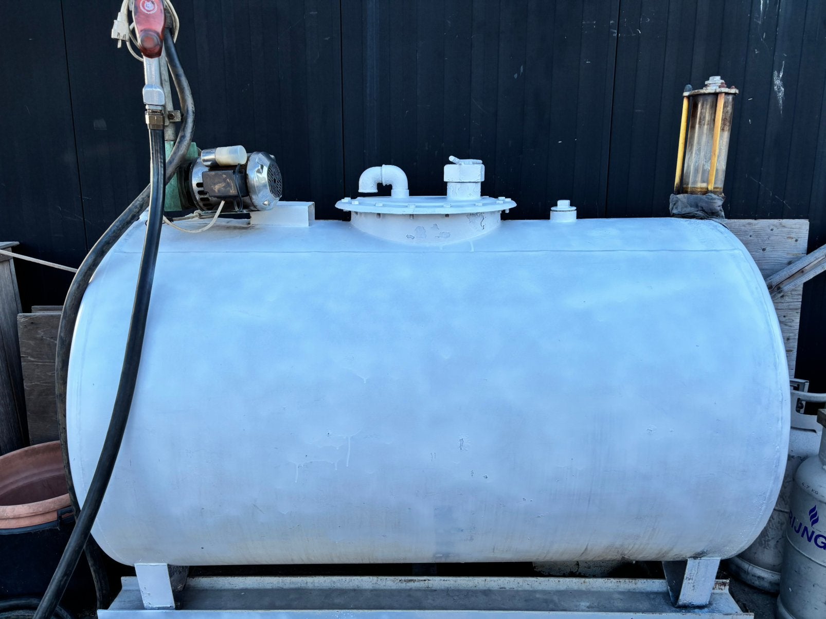 Gebruikte Dubbelwandige Dieseltank met 230V pomp, Ophalen