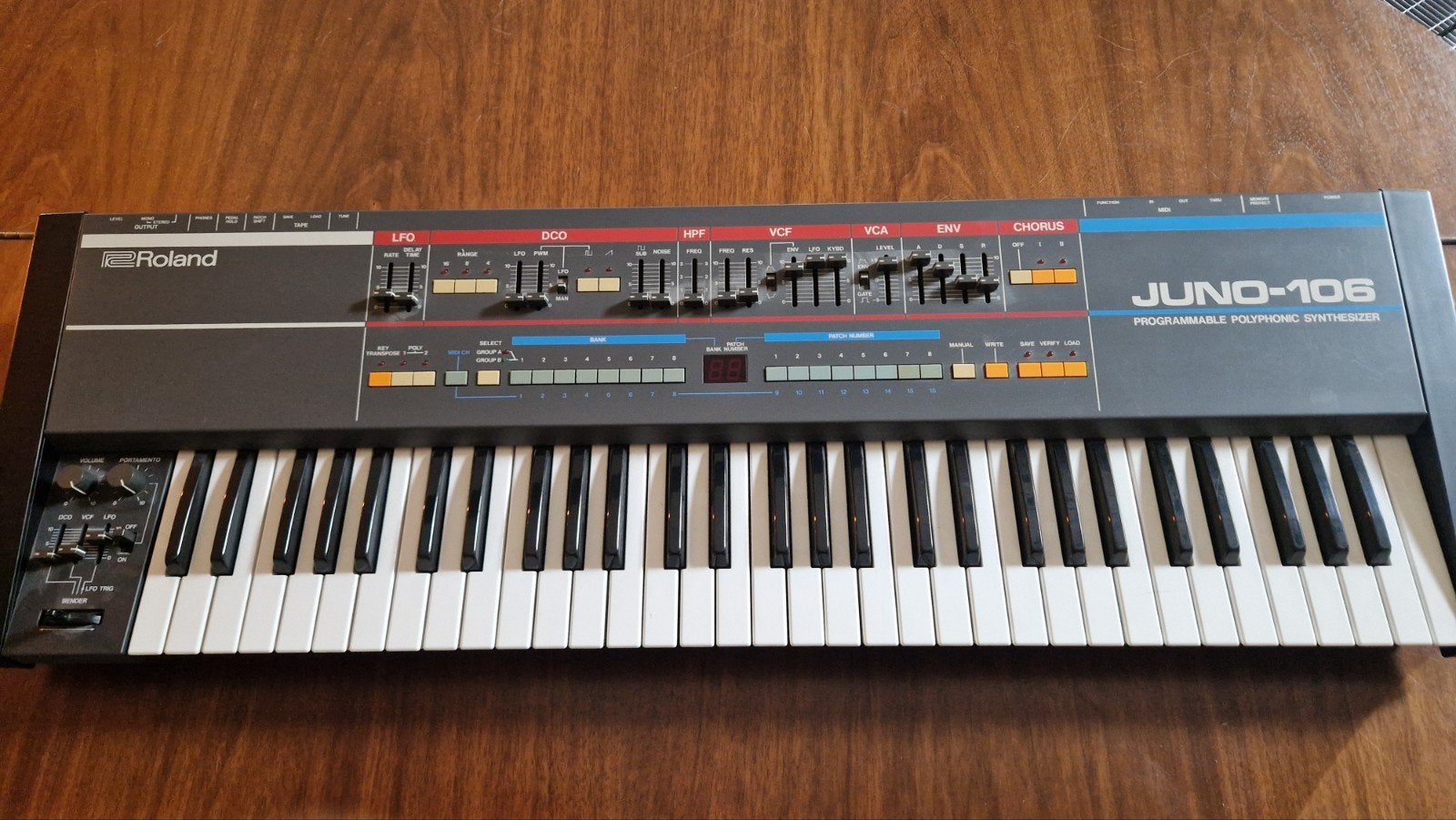 Roland Juno-106 Synthesizer - Vintage Analoge Synth, Muziek en Instrumenten, Synthesizers, Gebruikt, 61 toetsen, Roland, Met midi-aansluiting