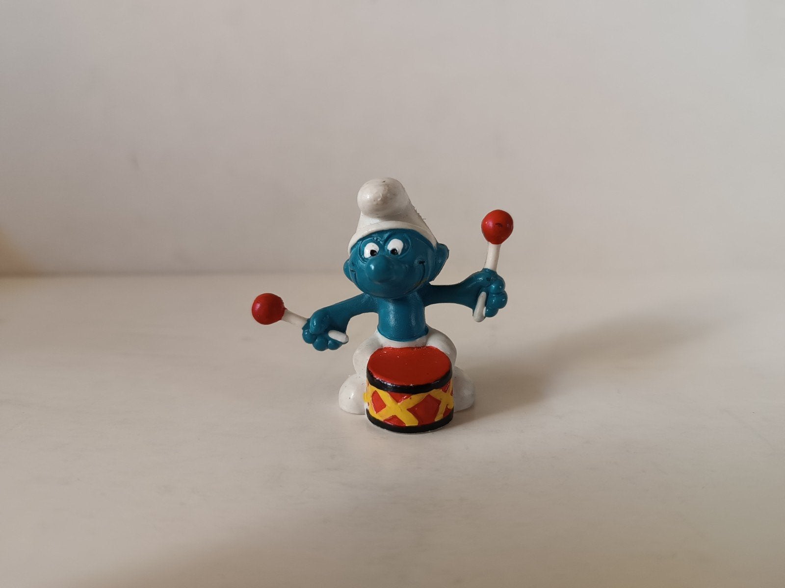Schleich Smurfen Collectie: Smurf met trommel, Verzamelen, Smurfen, Ophalen of Verzenden, Gebruikt, Muzieksmurf, Poppetje, Figuurtje of Knuffel
