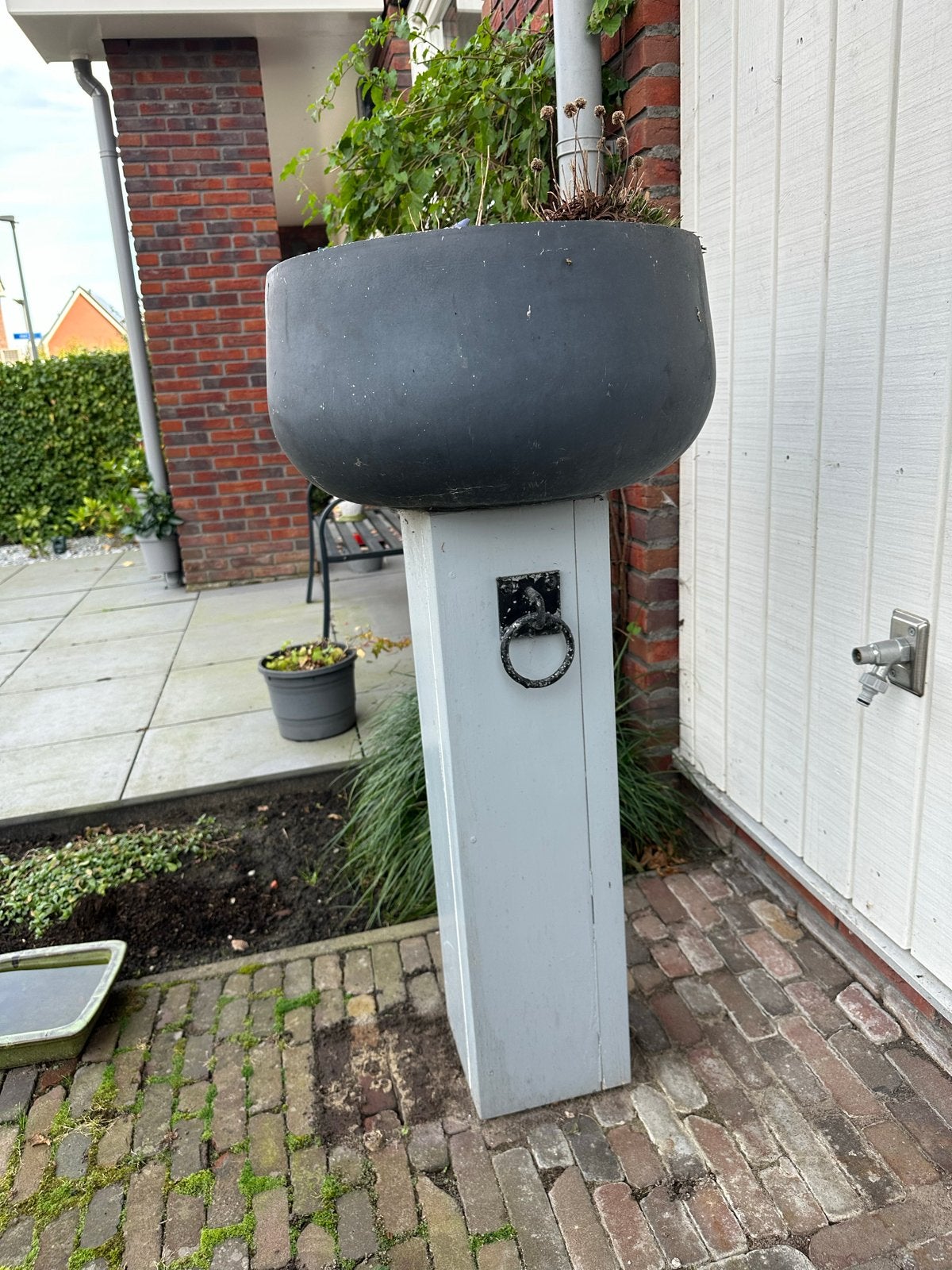 Bloempot op houten zuil - Stijlvol en robuust, Ophalen, Gebruikt, Balkon, Rond