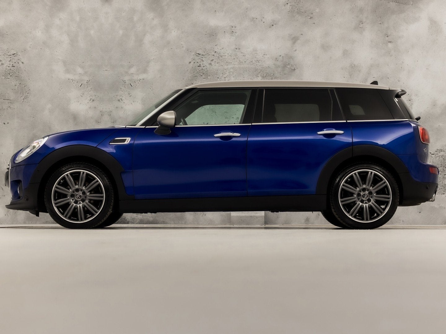MINI Clubman 1.5 Cooper Chili Automaat (GROOT NAVI, CLIMATE,, 12 maanden, Blauw, Leder en Stof, 3 cilinders