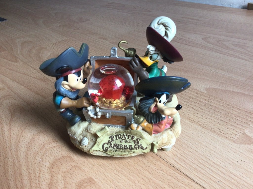 Pirates of the carabium sneeuwbol, Ophalen, Overige figuren, Zo goed als nieuw, Beeldje of Figuurtje