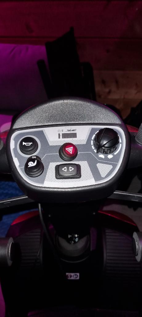 zeer mooie scootmobiel, Ophalen, Zo goed als nieuw, Kymco