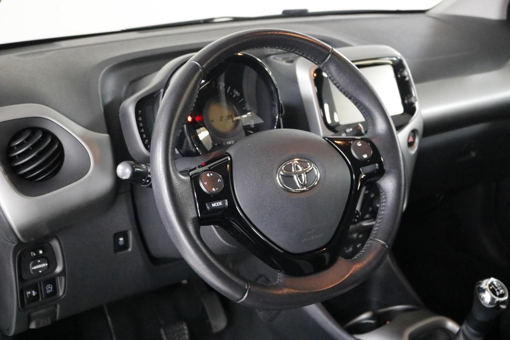 Toyota Aygo 1.0 VVT-i x-play Airco | Navigatie | Camera | Bl, Voorwielaandrijving, Stof, Gebruikt, Euro 6