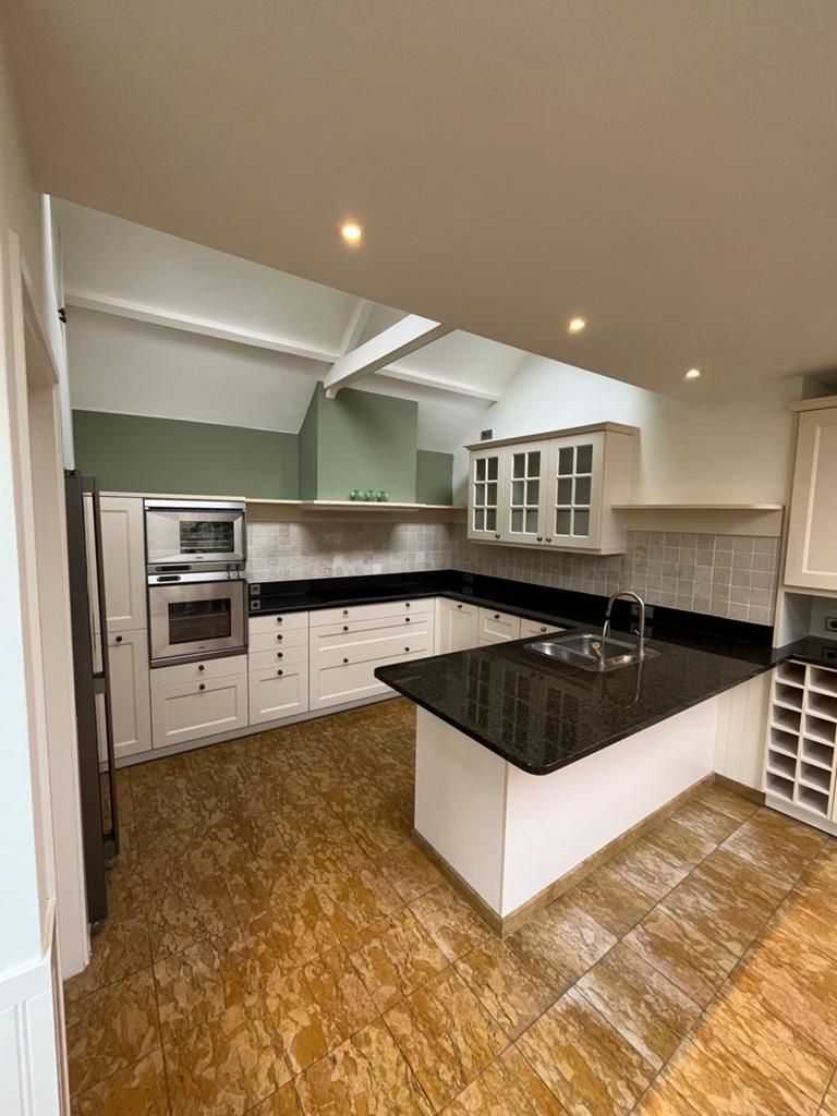 T.e.a.b. Keuken landelijke stijl., Huis en Inrichting, Keuken | Complete keukens, Ophalen, Gebruikt, Hoekkeuken, Graniet of Steen