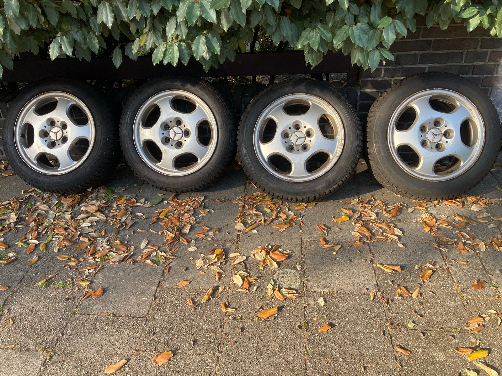 Nieuwe winterbanden, 8mm met velgen voor Mercedes C-klasse, Ophalen, Gebruikt, 16 inch, Banden en Velgen