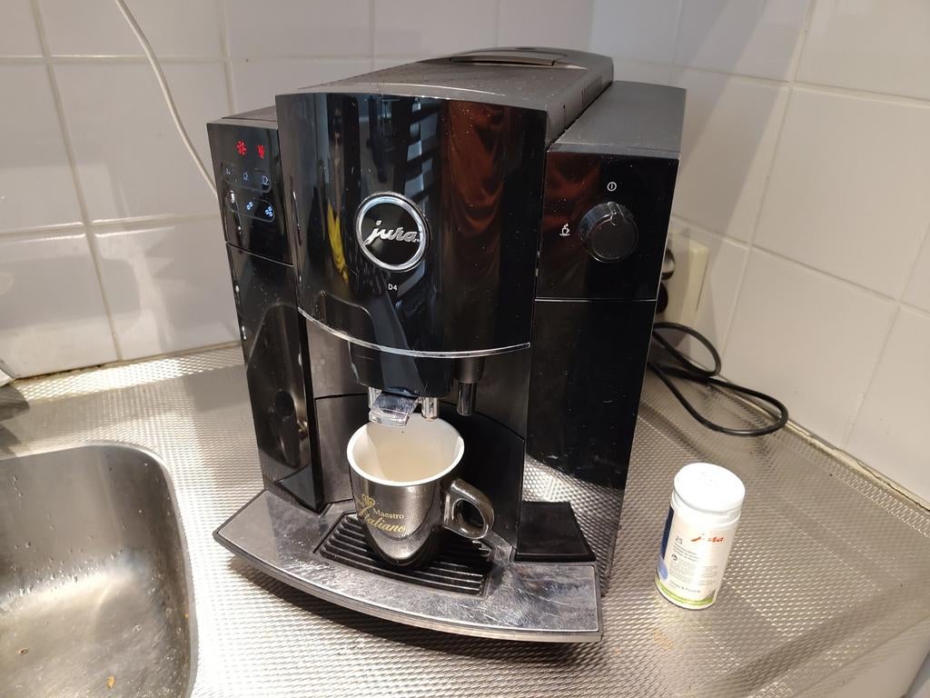 Jura D4 Koffiezetapparaat Zwart incl. ontkalking/reiniging, Ophalen, Afneembaar waterreservoir, Gebruikt, Koffiemachine