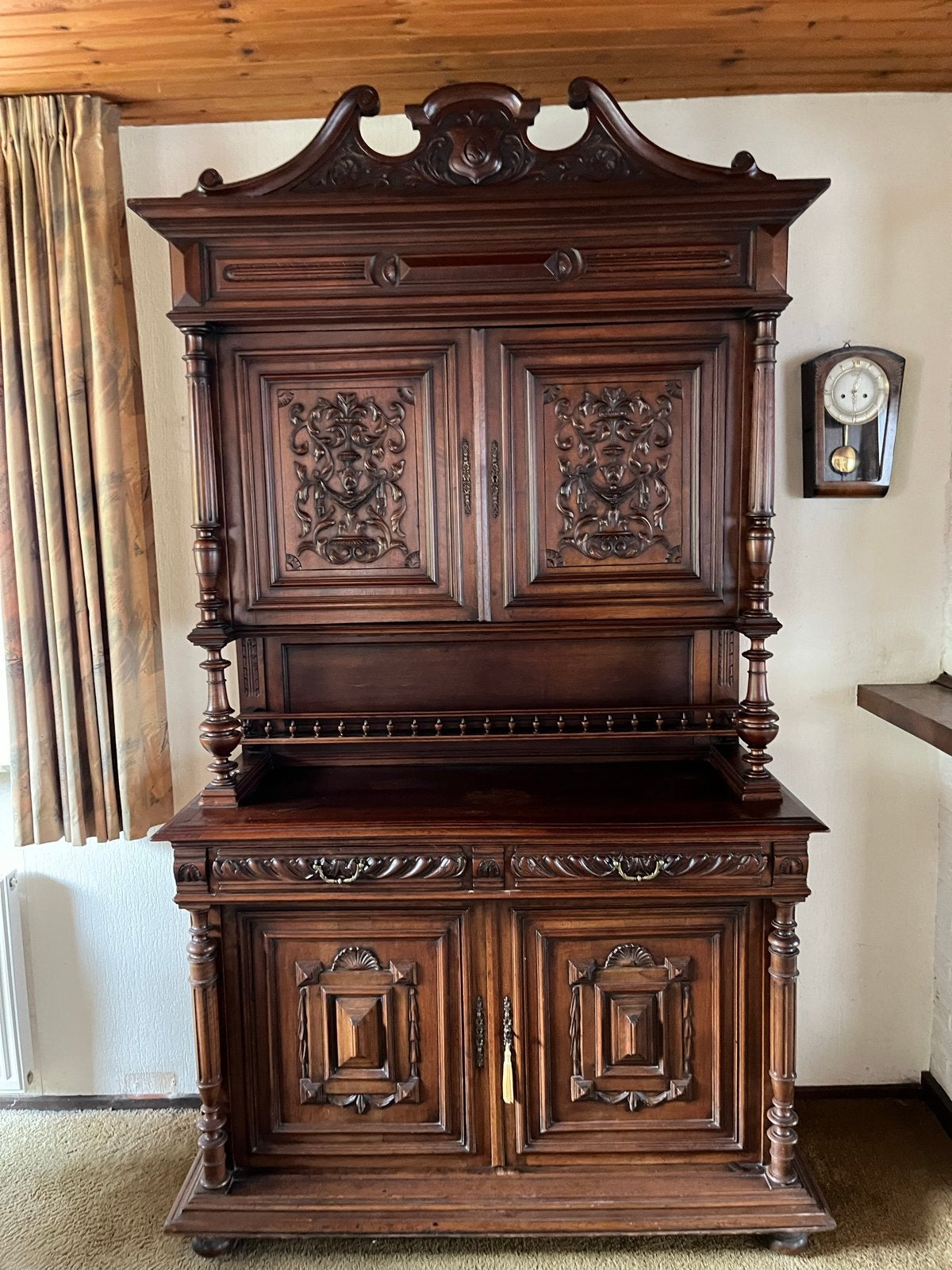 Antiek gesneden houten dressoir/buffetkast, Antiek en Kunst, Antiek | Meubels | Kasten, Ophalen