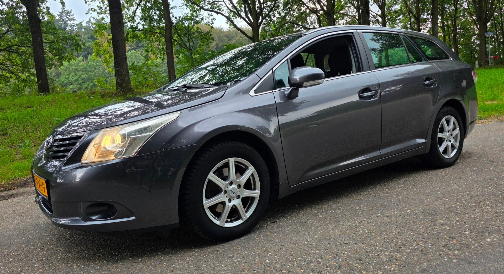 Toyota Avensis Wagon 1.6 VVTi - Dealer onderhouden - NL Auto, Auto's, Voorwielaandrijving, Euro 5, 15 km/l, 4 cilinders