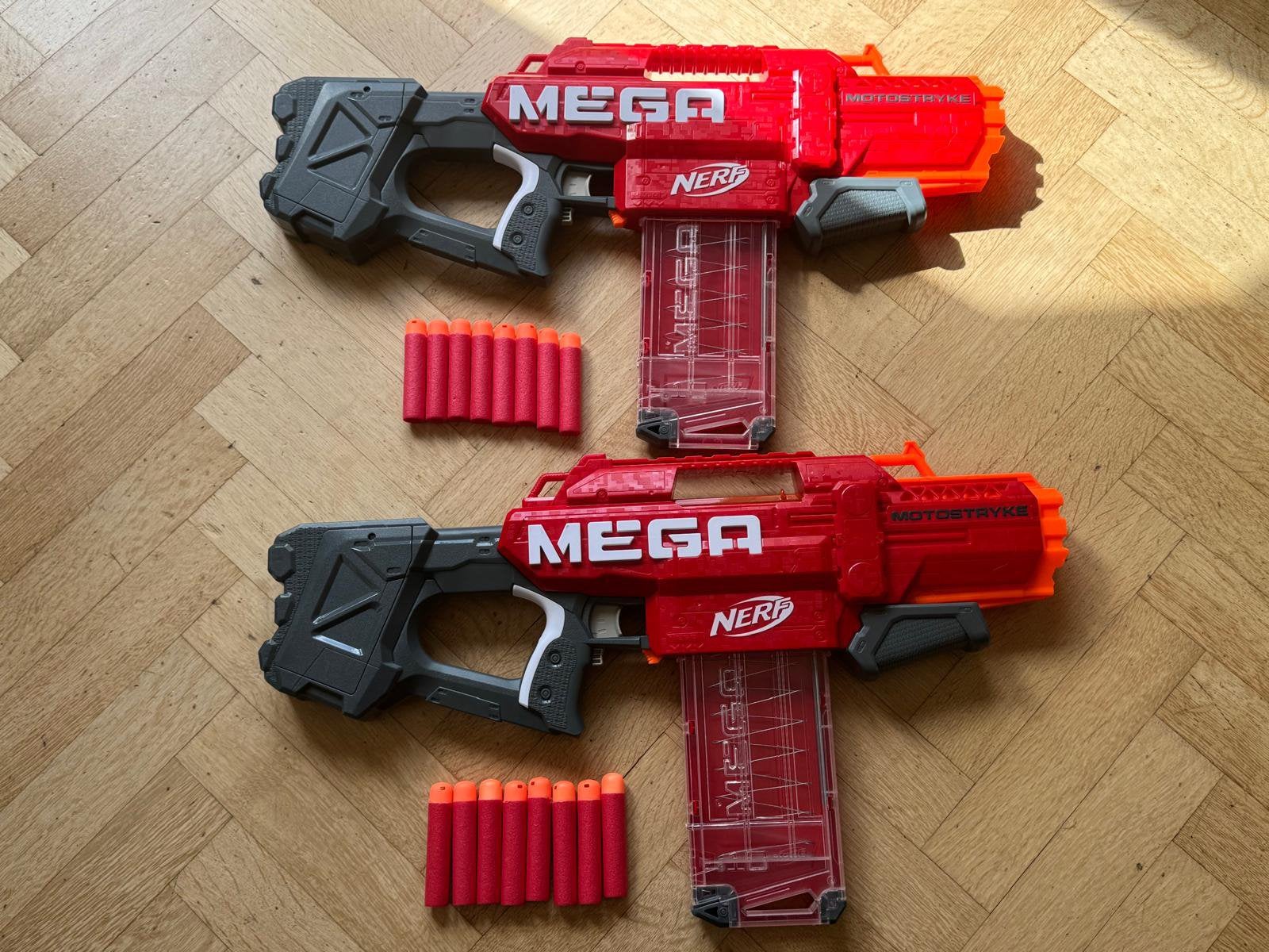 Set: 2 Nerf Mega Motostryke Blasters - Gemotoriseerd!, Verzamelen, Verzenden, Zo goed als nieuw