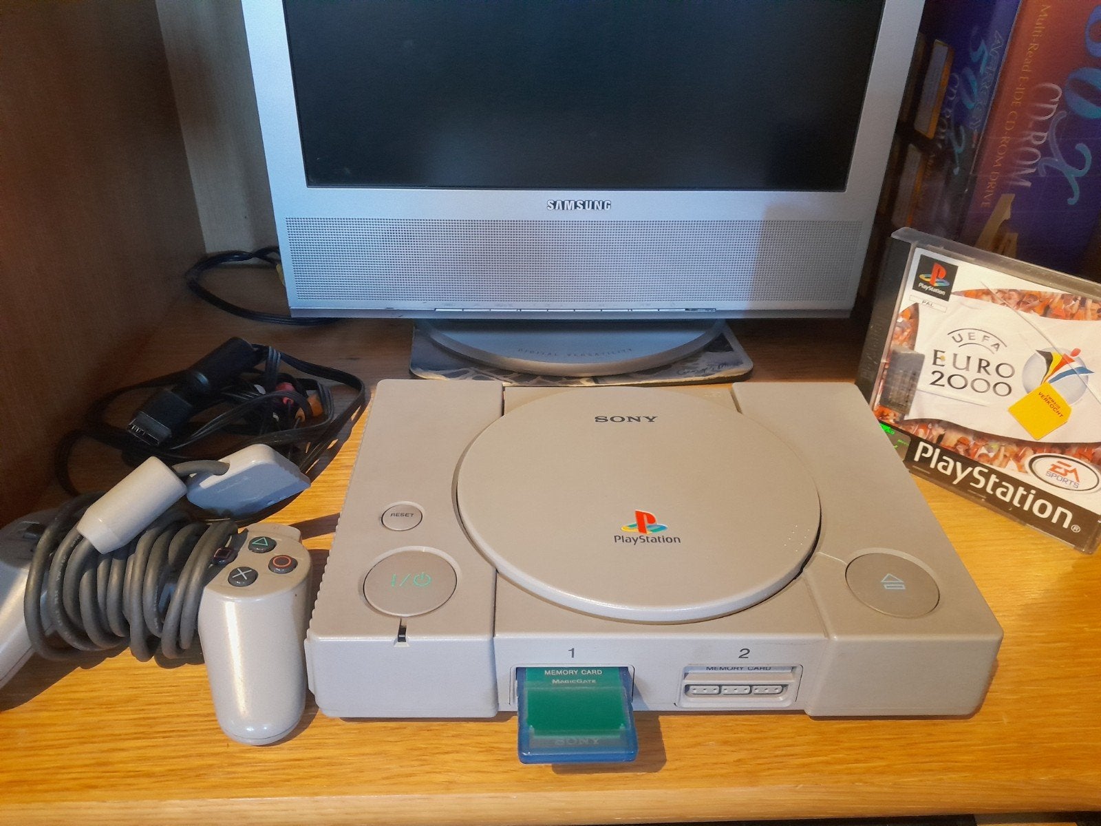 Playstation 1 netjes werkend, Spelcomputers en Games, Ophalen of Verzenden, Zo goed als nieuw, Met 1 controller, Met games