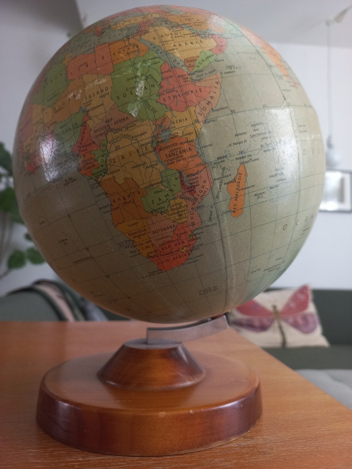 vintage wereldbol op houten/metalen voetje, Ophalen of Verzenden