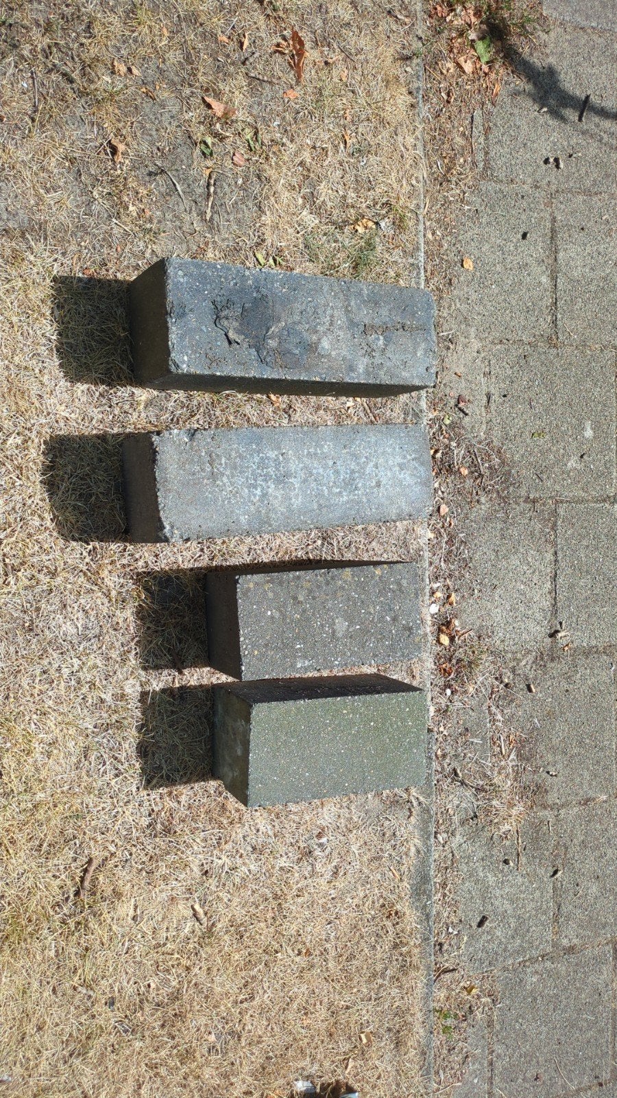 Gebruikte betonnen stenen - 4 stuks, Doe-het-zelf en Verbouw, Metselstenen, Ophalen, Gebruikt, Beton
