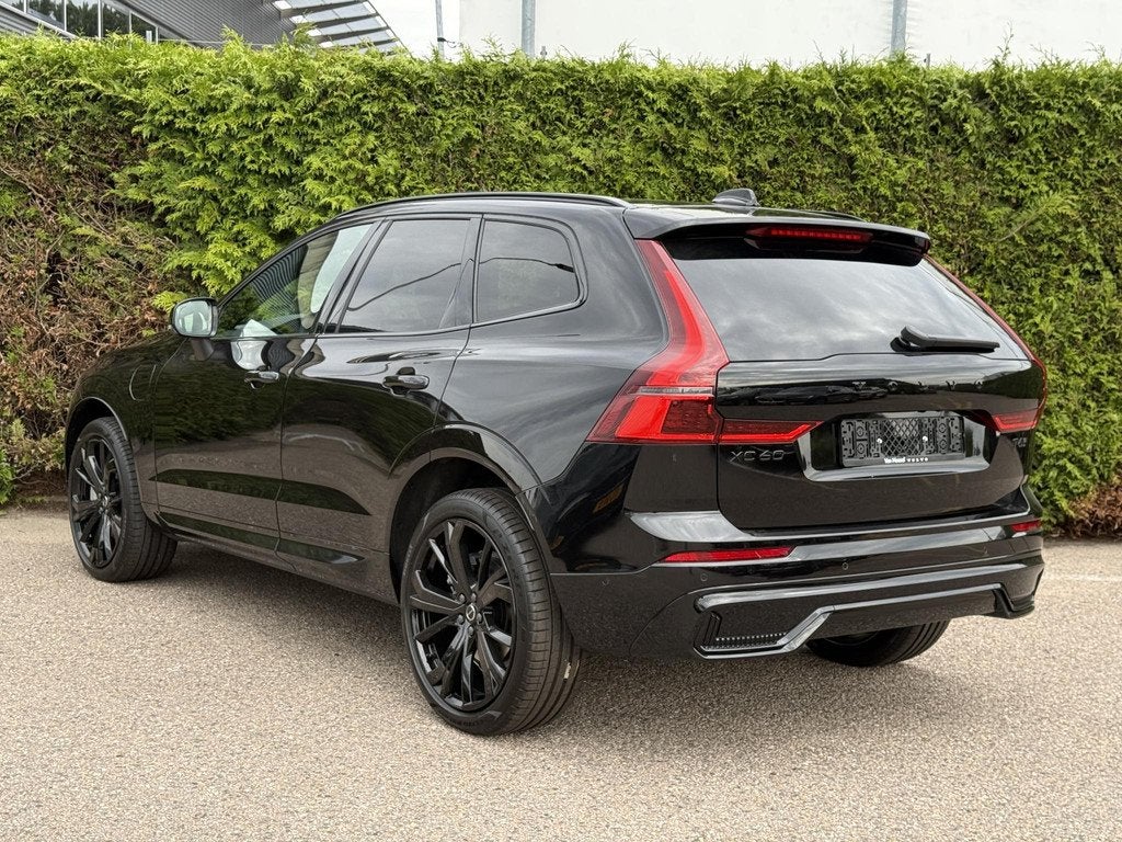 Volvo XC60 T6 Black Edition Ultra AWD Plug-in Hybrid, Auto's, Volvo, Automaat, 4 cilinders, 180 min, Zwart