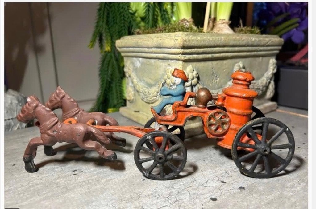 Antieke gietijzeren Brandweer wagen met 2 Paarden, Ophalen of Verzenden