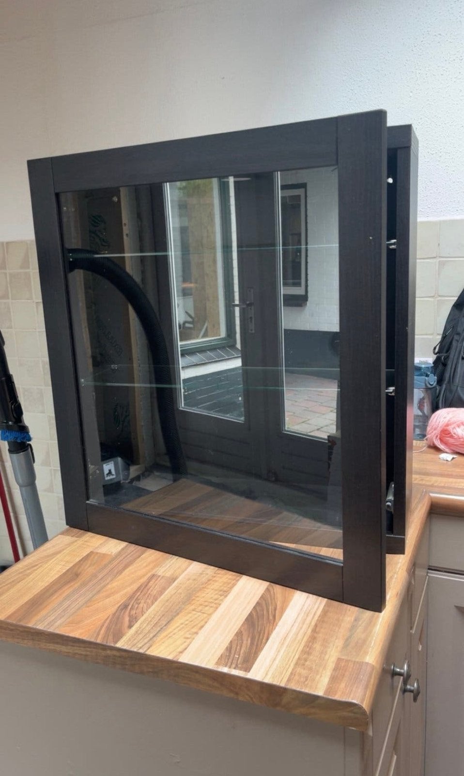 Besta wandkast met glas, Ophalen, Zo goed als nieuw, Minder dan 150 cm, Minder dan 100 cm