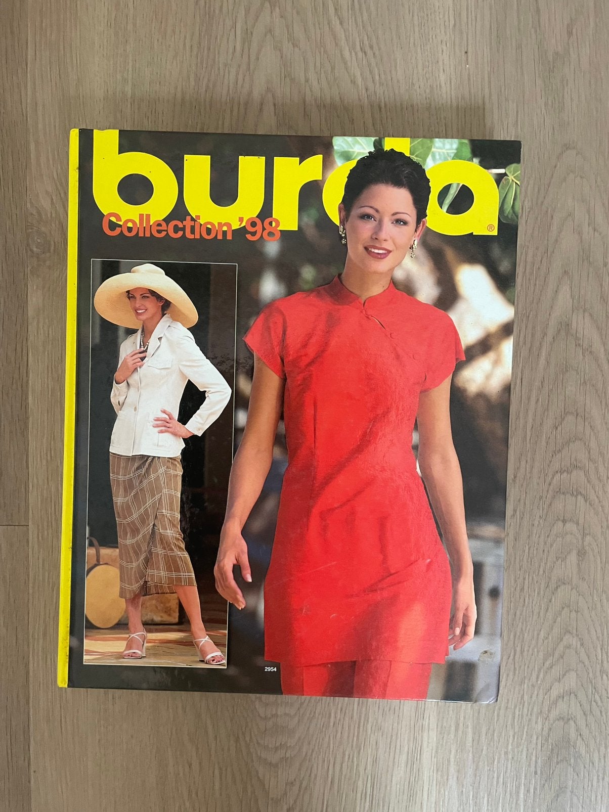 Burda collection boek 1998, Ophalen of Verzenden, Zo goed als nieuw, Mode algemeen