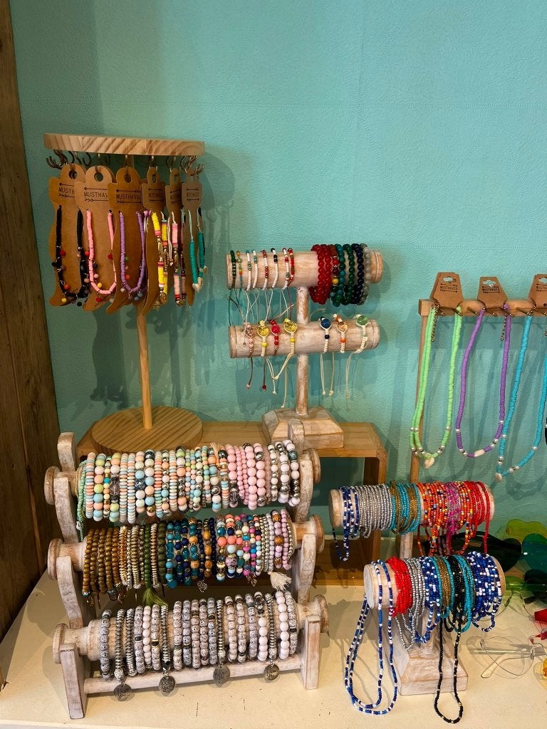 Partij sieraden ibiza style nieuw 82 st. Rvs armbanden, Ophalen of Verzenden, Nieuw, Overige kleuren, Staal