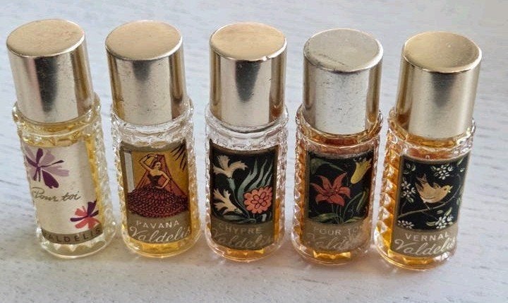5 retro parfumflesjes Valdelis, Ophalen of Verzenden, Zo goed als nieuw, Miniatuur, Gevuld