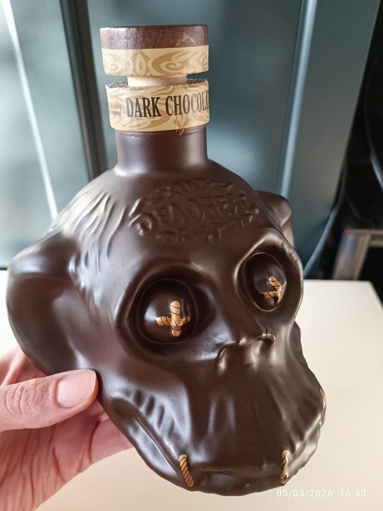 Decoratieve apenkop fles - Deadhead Dark Chocolate Rum, Ophalen, Zo goed als nieuw