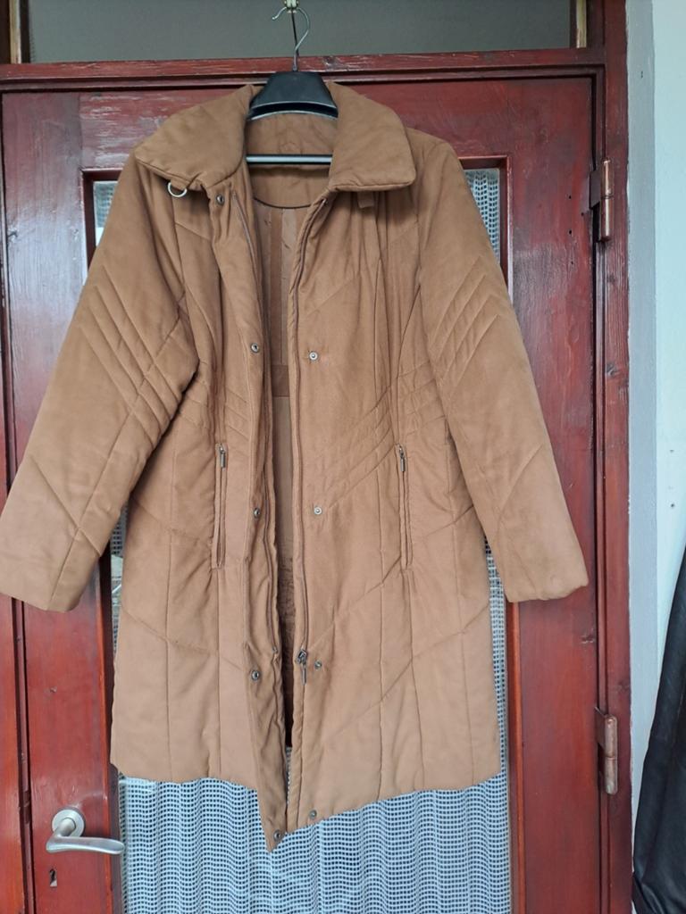 Bruine lange winterjas maat 42 C&A, Bruin, Maat 42/44 (L), Ophalen of Verzenden, Zo goed als nieuw