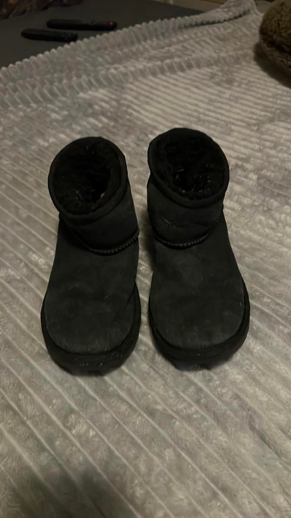 Ugg lage zwarte laarsjes, Zwart, Lage of Enkellaarzen, Ophalen of Verzenden, Zo goed als nieuw