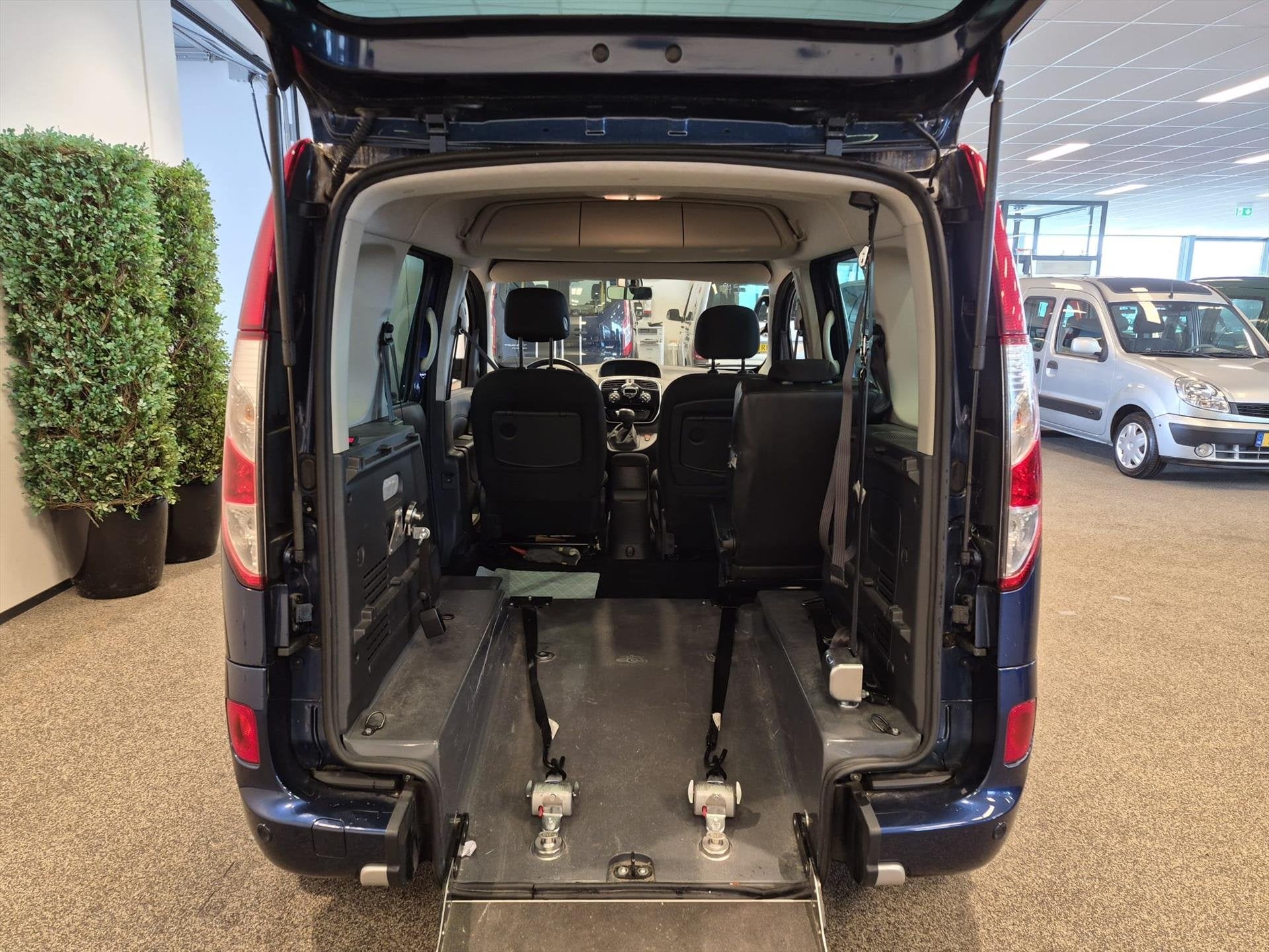 Renault Kangoo Rolstoelauto Automaat + Luchtvering, 12 maanden, Gebruikt, Blauw, Bedrijf