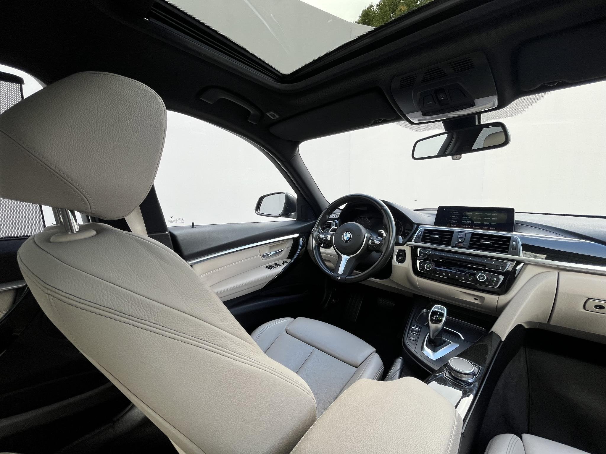 BMW 3-serie 320i Luxury Edition / Dealer Onderhouden / Schui, Automaat, 1998 cc, Achterwielaandrijving, 4 cilinders