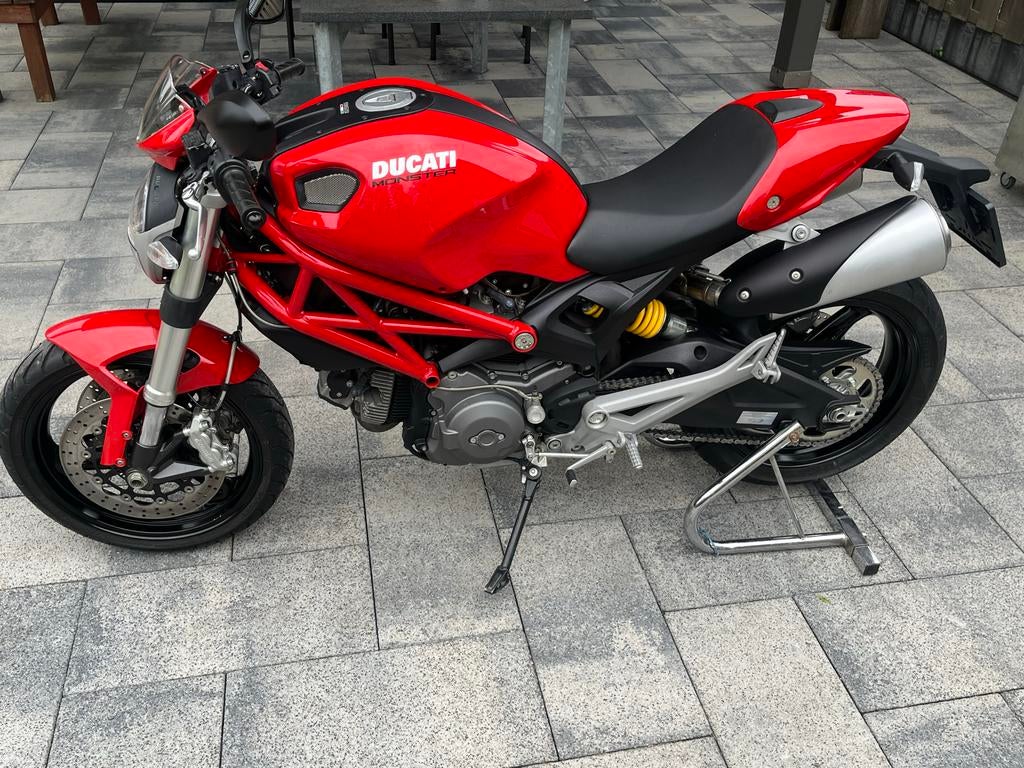 Ducati Monster 696 ABS, bj. 2010, 4.300km, Motoren, Motoren | Ducati, 2 cilinders, Gebruikt, Particulier, Meer dan 35 kW