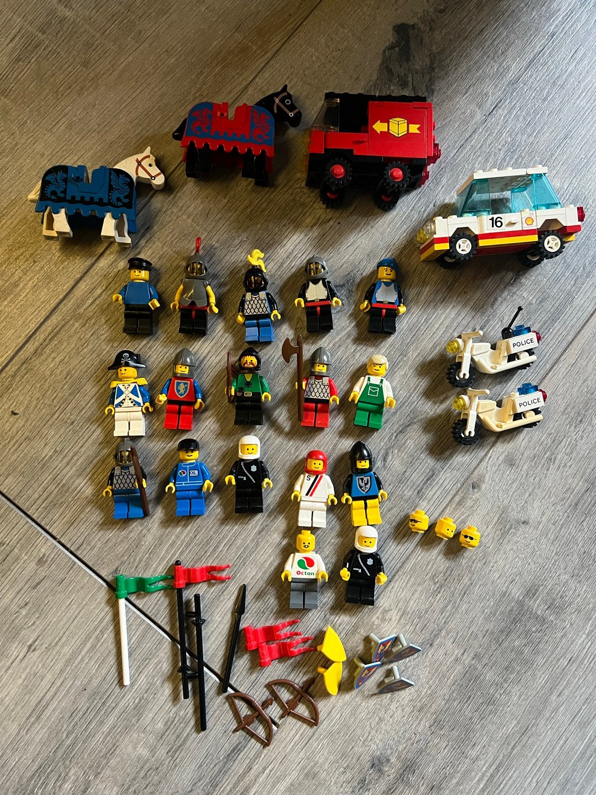 Retro LEGO minifiguren, voertuigen en accessoires, Kinderen en Baby's, Speelgoed | Duplo en Lego, Ophalen of Verzenden, Gebruikt
