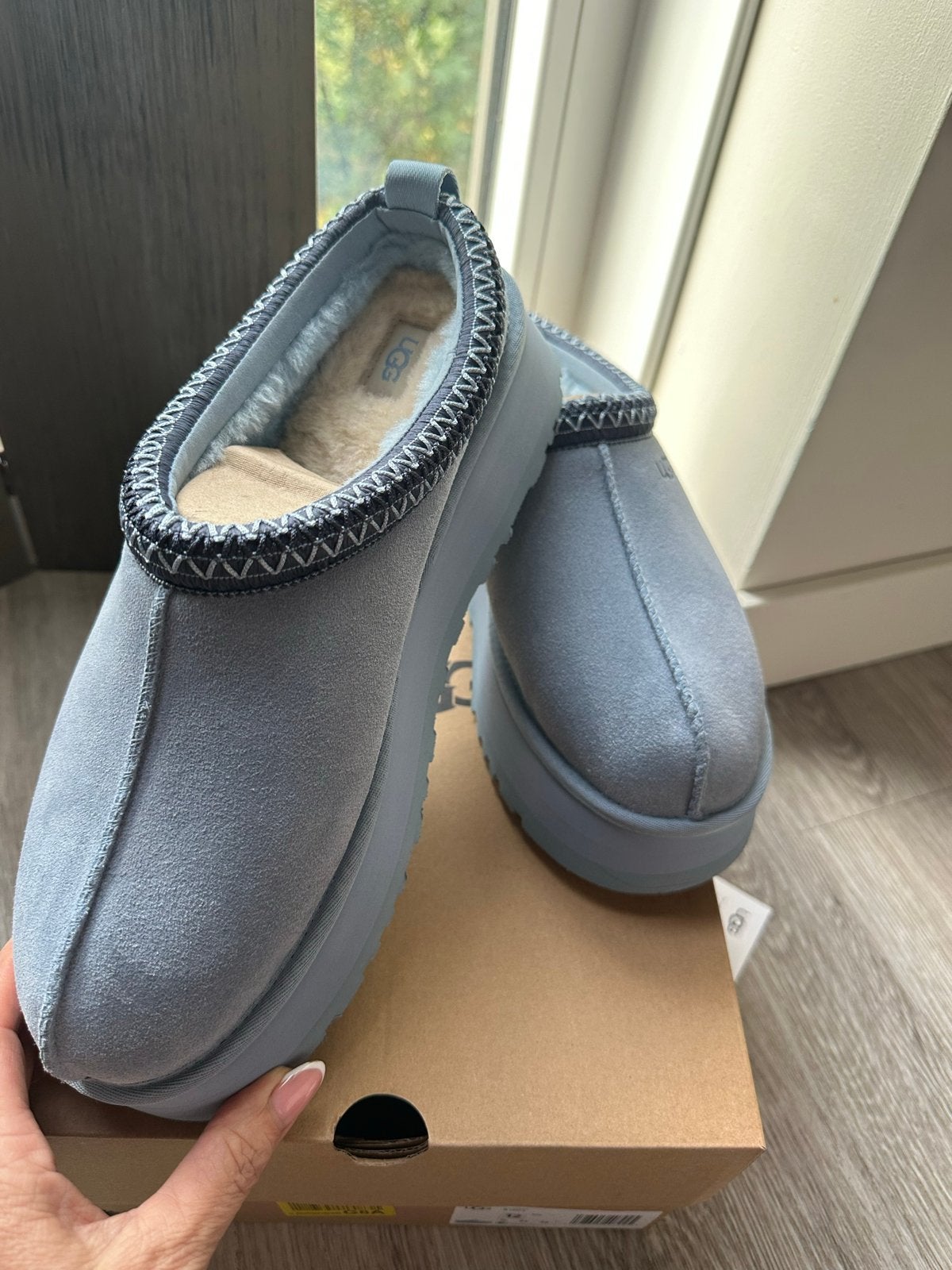 Nieuwe Uggs Pantoffels/Instappers - Lichtblauw - Maat 43, Ophalen of Verzenden, Nieuw, Blauw, Pantoffels of Sloffen