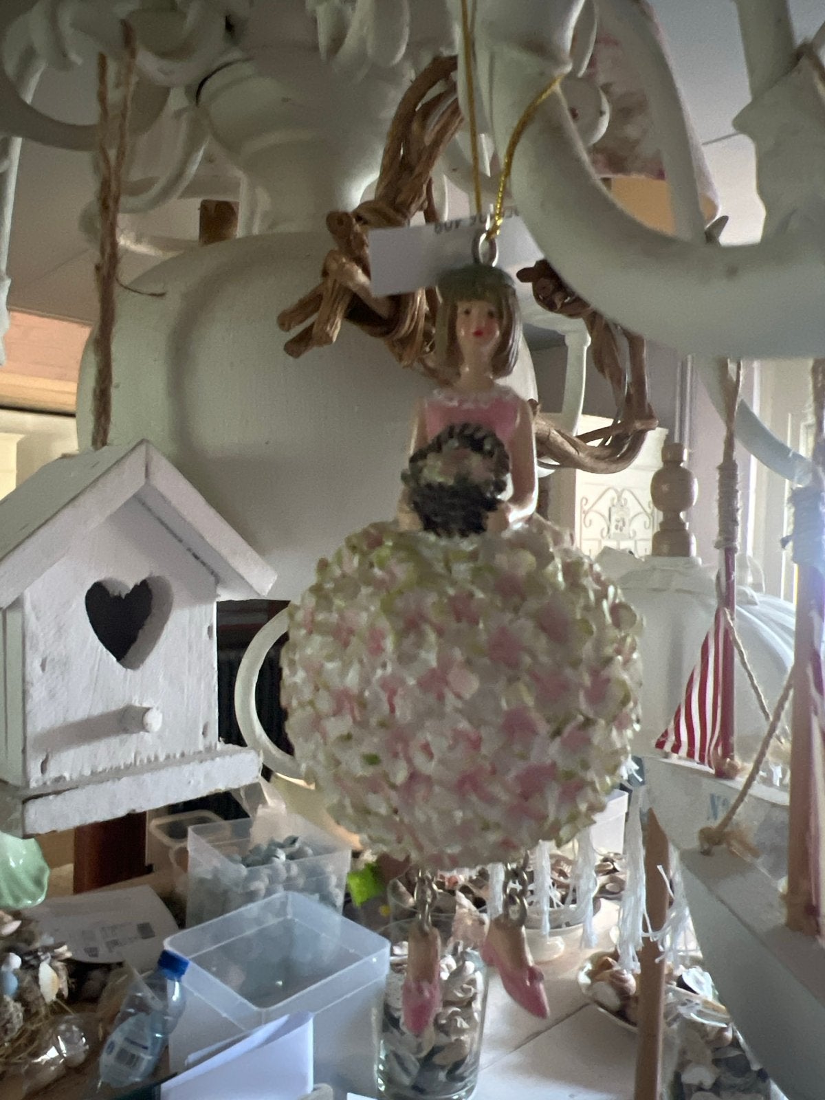 Decoratieve hanger: Meisje met bloemenrokje, Ophalen of Verzenden, Nieuw