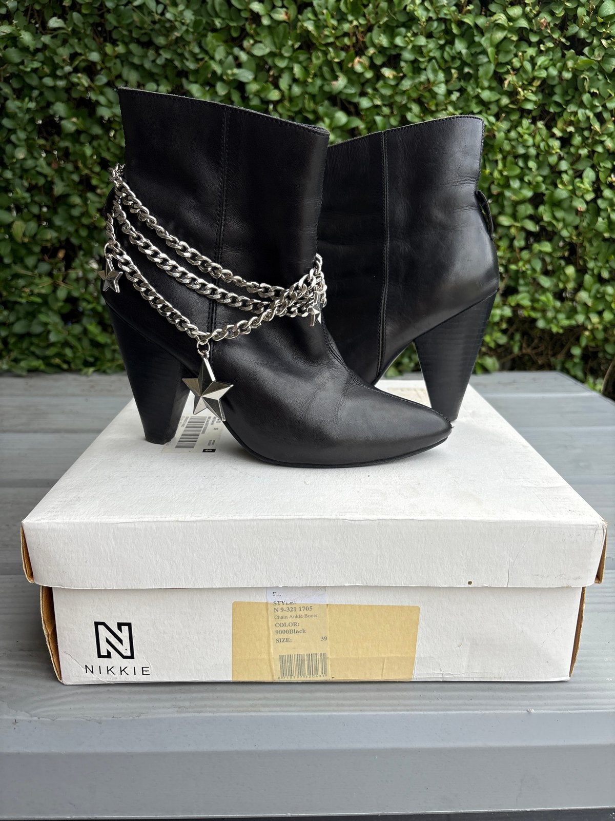 Nikkie Chain Ankle Boots - Zwart, Maat 39, Ophalen of Verzenden, Zo goed als nieuw, Zwart, Lage of Enkellaarzen
