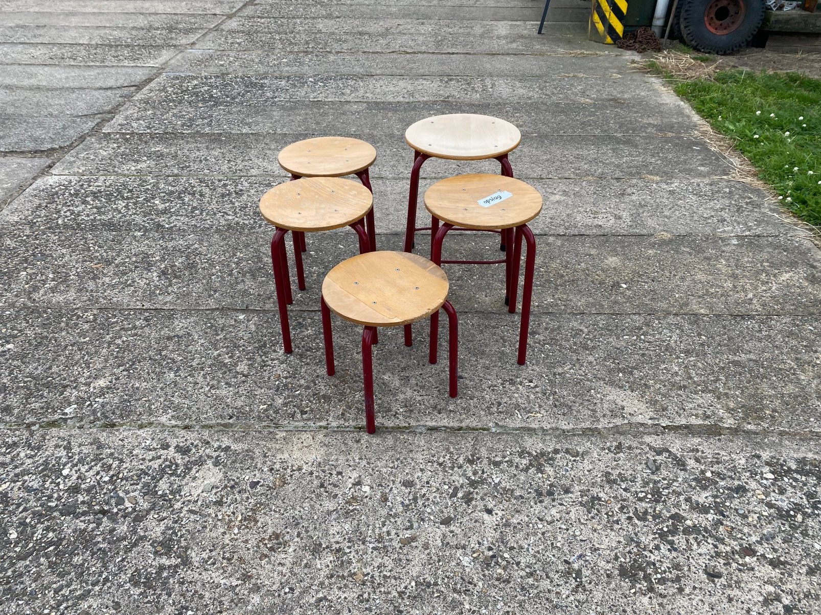 Te koop 5 kleine school krukjes, Ophalen, Gebruikt, Hout