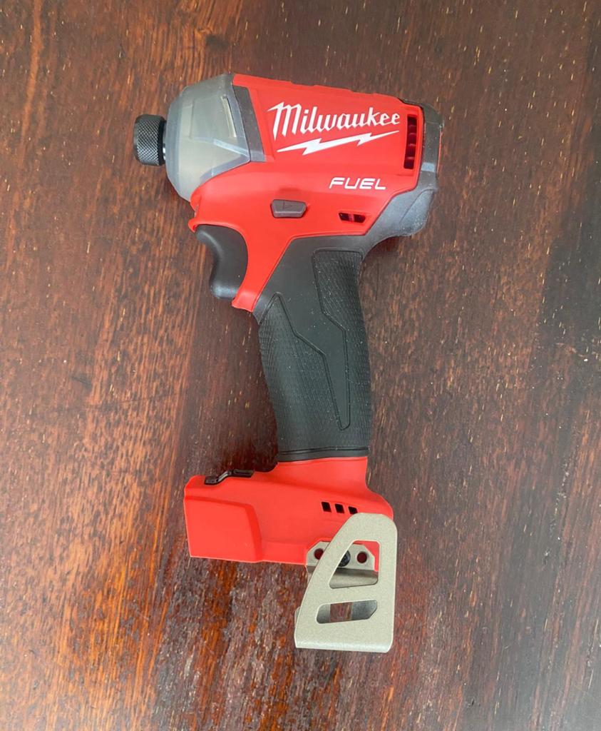 Milwaukee M18  Schroeftool, 600 watt of meer, Variabele snelheid, Nieuw, Ophalen of Verzenden