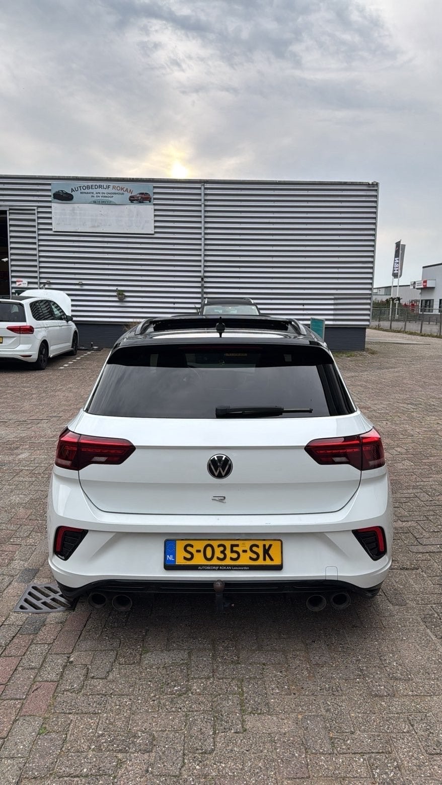 Volkswagen T-Roc R 2.0 TSI 300 PK 4MotionDSG|AKRAPOVIČBEATS, Automaat, 4 cilinders, 1984 cc, Wit