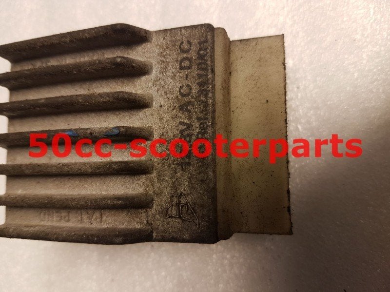 Spanningsregelaar Derbi Hunter 00G01000841 Gebruikt, Ophalen of Verzenden