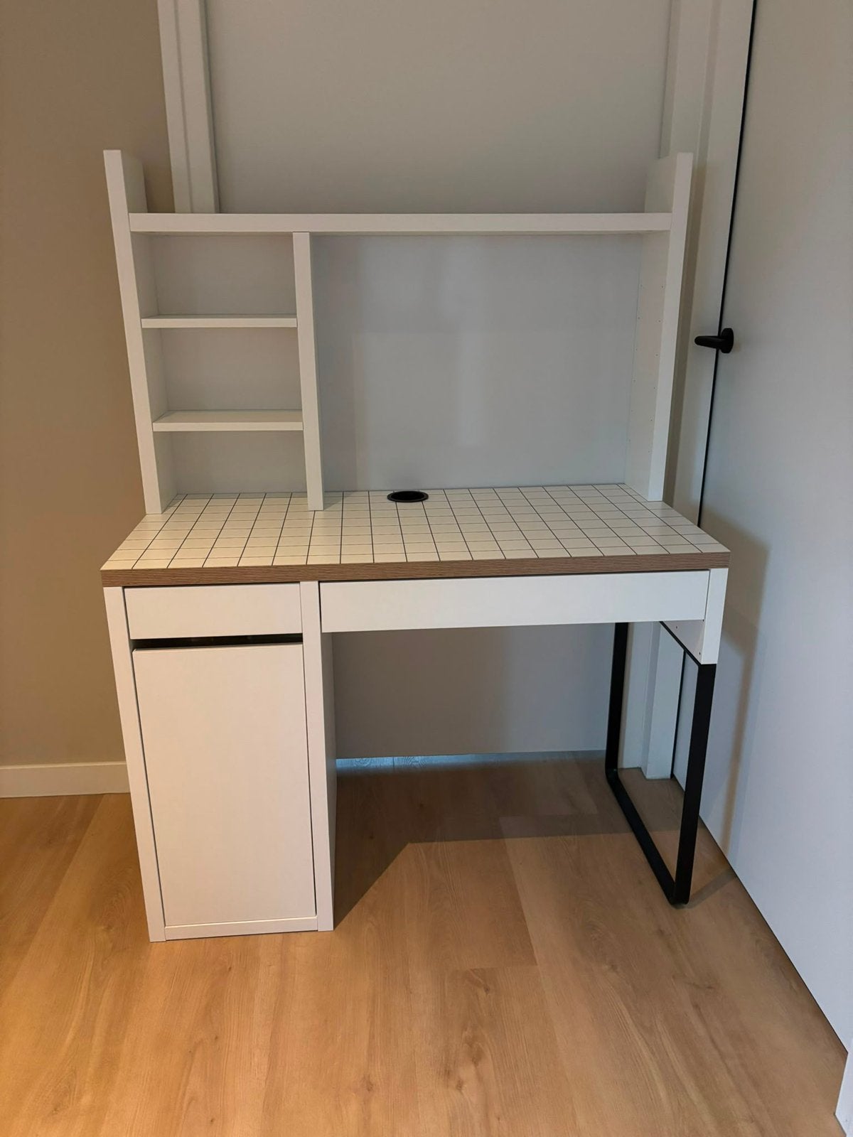 IKEA MICKE Bureau wit/antraciet, Ophalen, Zo goed als nieuw
