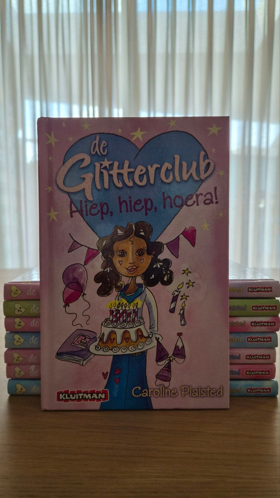 De Glitterclub: Hiep, hiep, hoera! - Caroline Plaisted, Ophalen of Verzenden, Zo goed als nieuw, Caroline Plaisted, Fictie algemeen