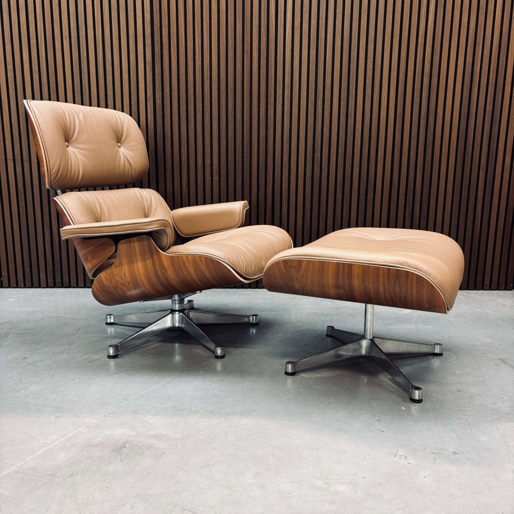 Eames Lounge Chair | Walnut Shell & Ocher Leather, Ophalen of Verzenden
