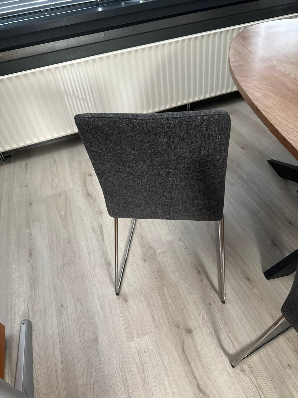 Eettafel stoel 4stuks, Ophalen, Zo goed als nieuw, Grijs