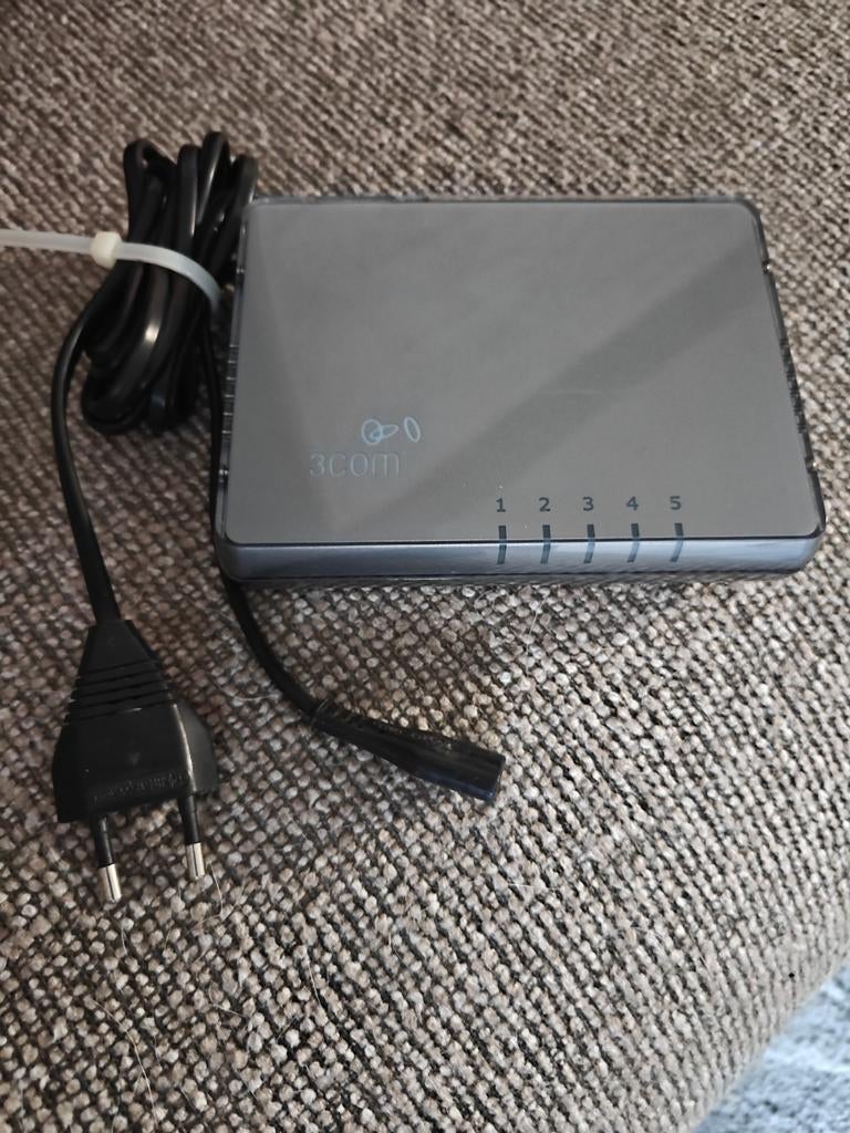 3Com 5-poorts Ethernet Switch - Compact en Betrouwbaar, Computers en Software, Netwerk switches, Gebruikt, Ophalen of Verzenden