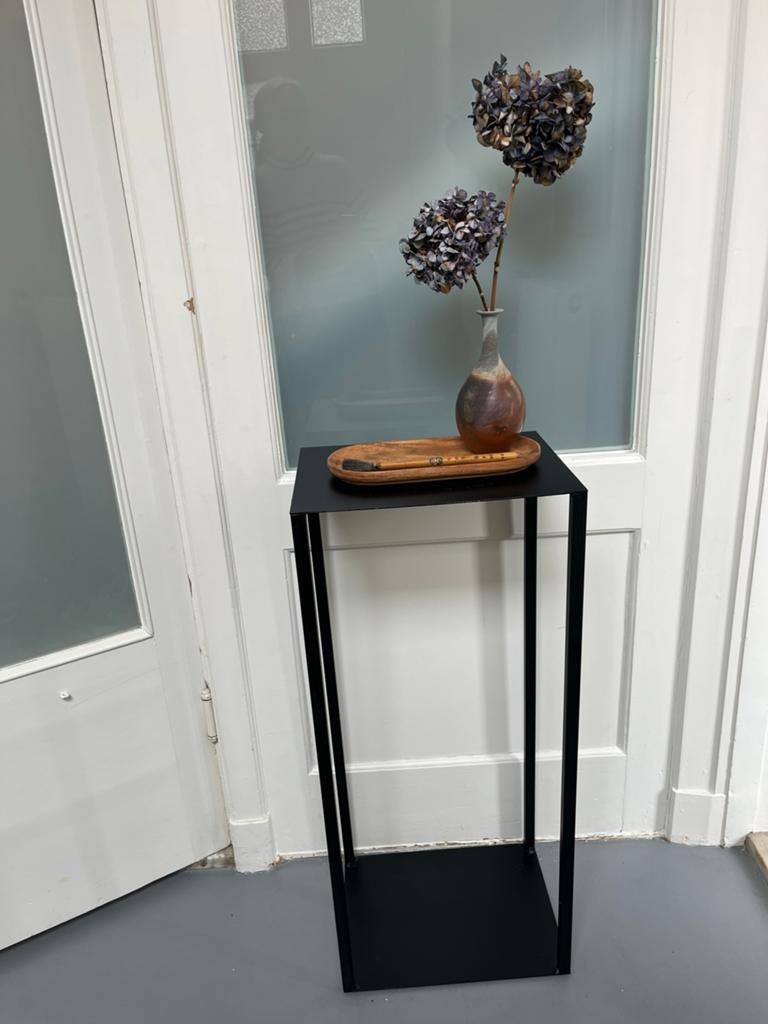 Zwarte metalen sokkel/ pilaar/ zuil, Ophalen, Minder dan 55 cm, Gebruikt, Metaal of Aluminium