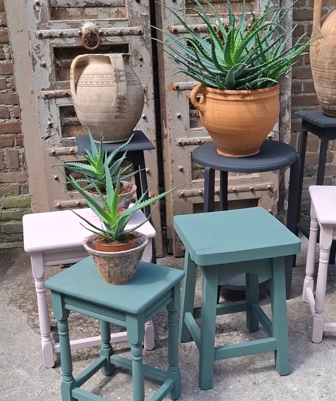 Oude vintage bijzettafel krukje krijtverf roze zwart groen, T, Nieuw, Ophalen of Verzenden, N