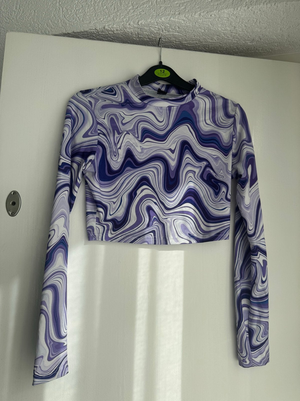 Paarse crop top met lange mouwen en marmerprint, Kleding | Dames, Paars, Ophalen of Verzenden, Zo goed als nieuw, Lange mouw