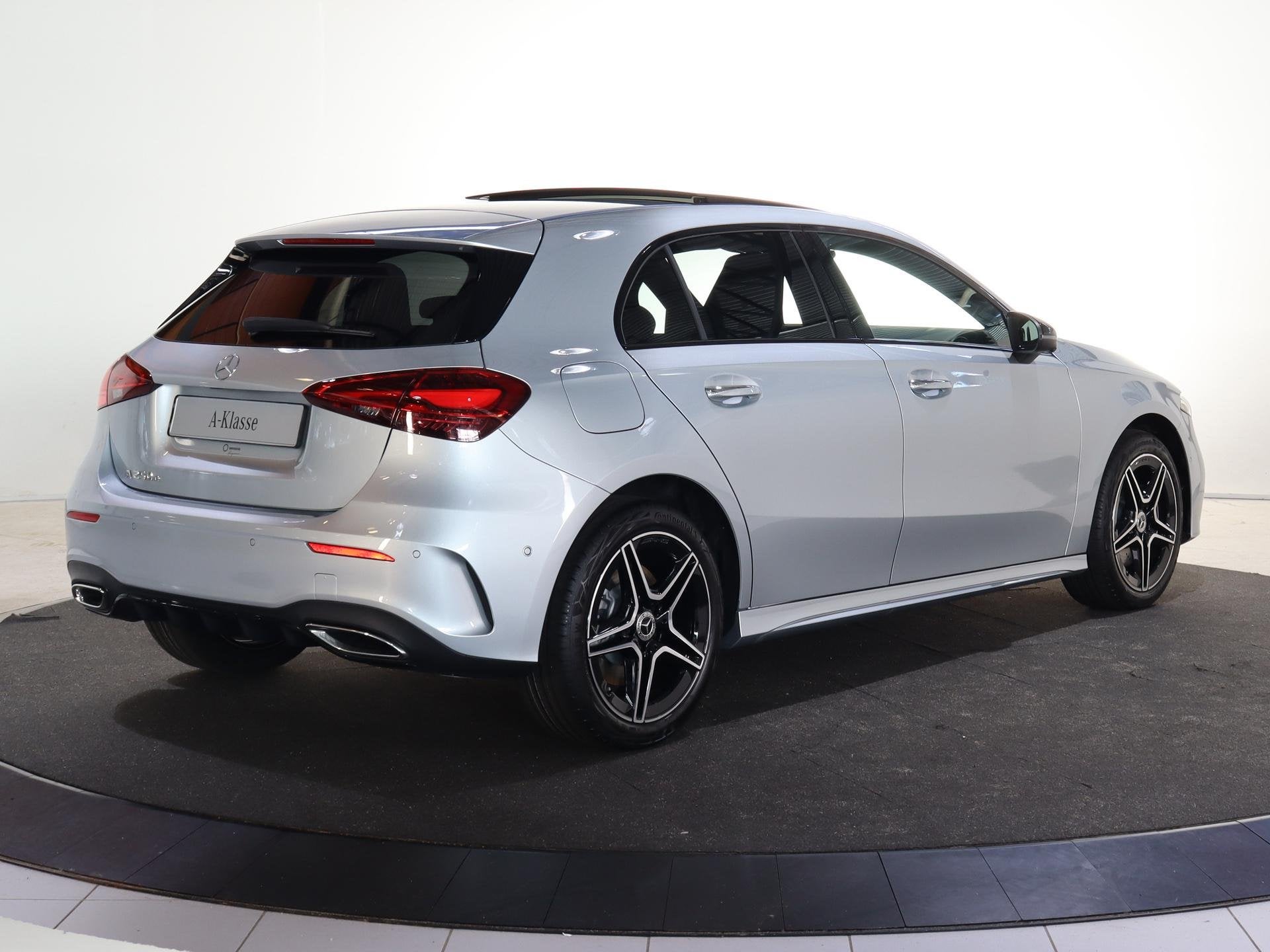Mercedes-Benz A-Klasse 250e Business Solution AMG | Panorama, Auto's, Mercedes-Benz, 4 cilinders, 163 pk, Plug-in hybride, Bedrijf