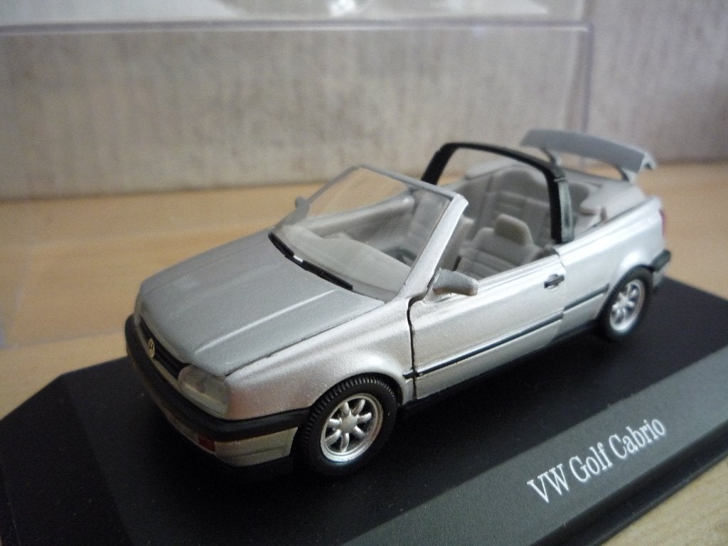 VW Volkswagen Golf 3 zilvergrijs 1993-1997 Schabak 1:43, Hobby en Vrije tijd, Modelauto's | 1:43, Ophalen of Verzenden, Zo goed als nieuw