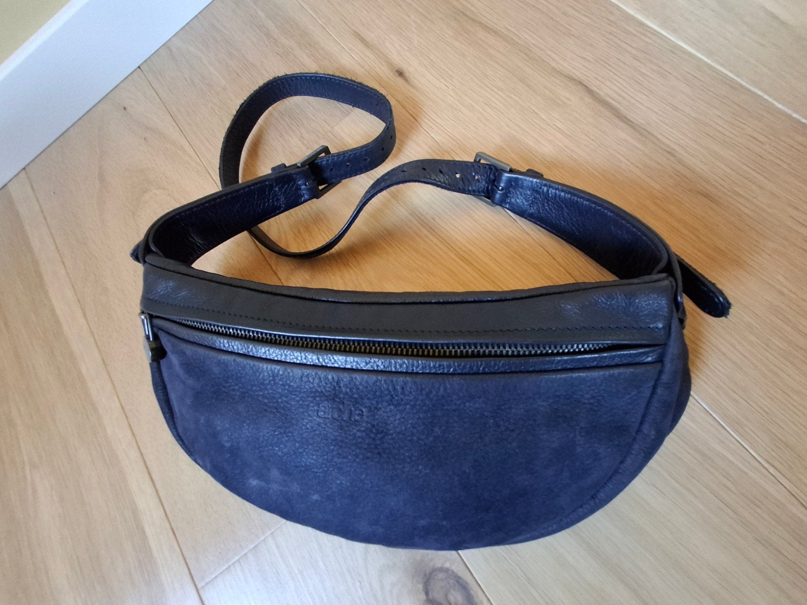 Arche donkerblauwe nubbik en glad leren schouder/heuptas, Sieraden, Tassen en Uiterlijk, Tassen | Damestassen, Ophalen of Verzenden