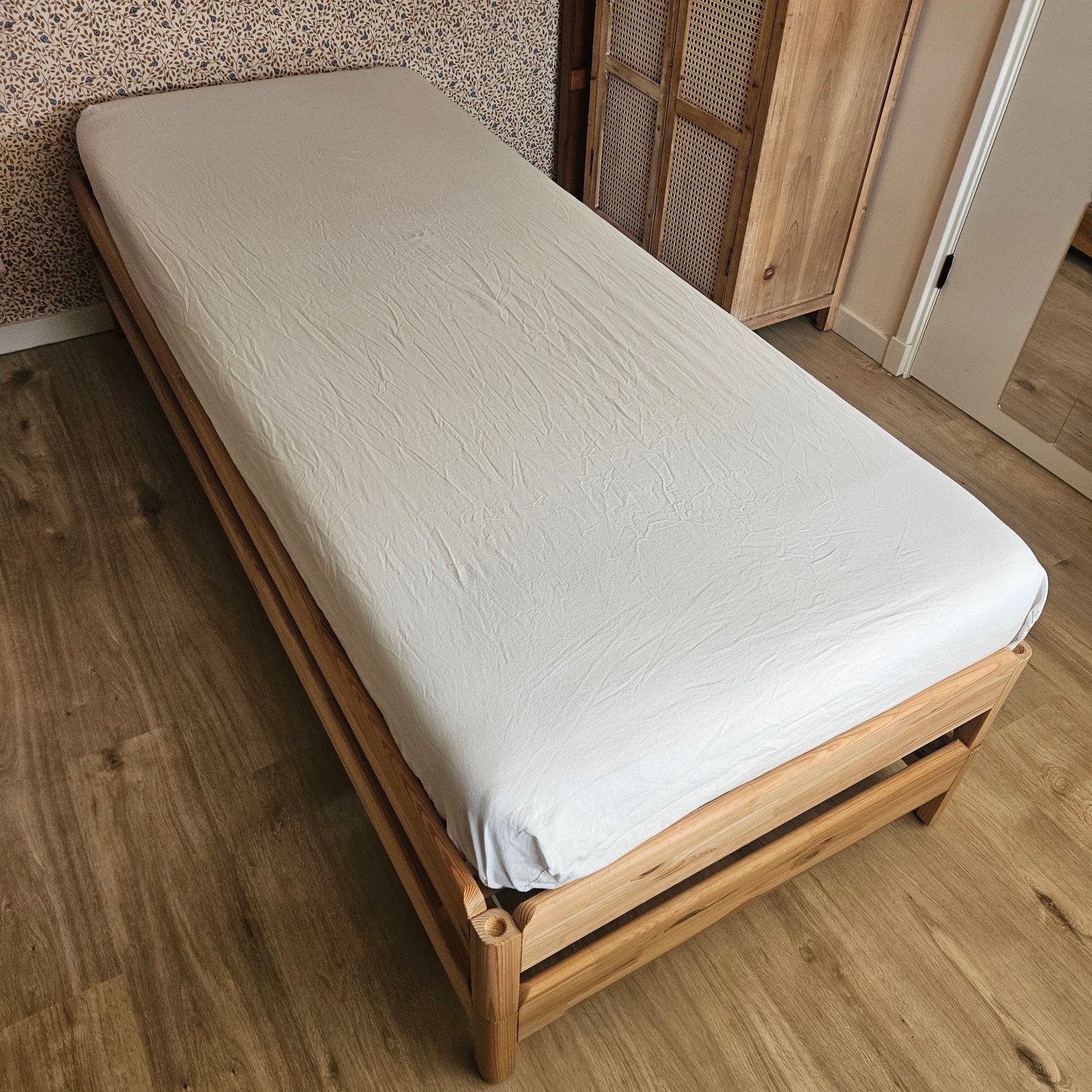 2x IKEA Utåker bedden 80x200cm - stapelbaar logeerbed, Ophalen, Gebruikt, Eenpersoons, 80 cm