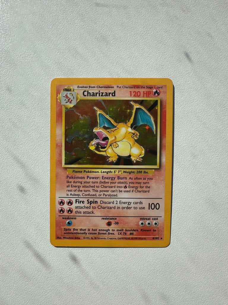 Pokémon Charizard 4/102 – Base Set Holo (1999 WOTC), Ophalen of Verzenden, Zo goed als nieuw, Losse kaart, Foil
